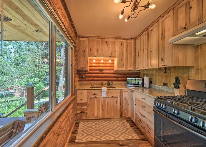 Adventures: Cozy Log W/ Deck & Views! Alpine