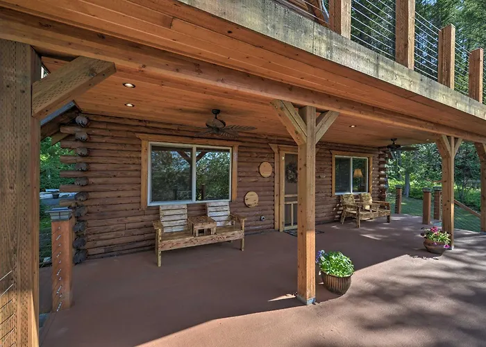 Adventures: Cozy Log W/ Deck & Views! Holiday home Alpine