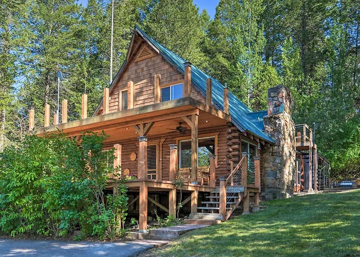 Adventures: Cozy Log W/ Deck & Views! Holiday home