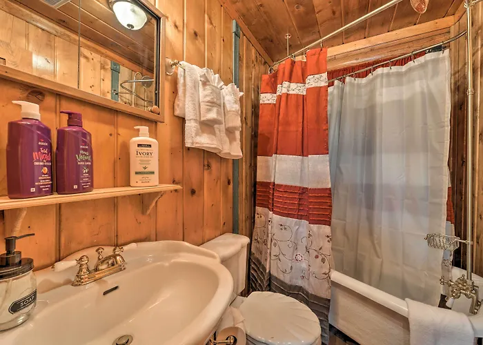 Adventures: Cozy Log W/ Deck & Views! Alpine