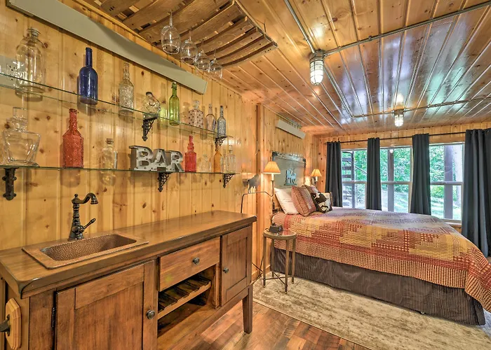 Adventures: Cozy Log W/ Deck & Views! Holiday home *