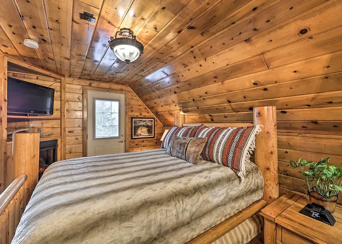 Holiday home Adventures: Cozy Log W/ Deck & Views! Alpine