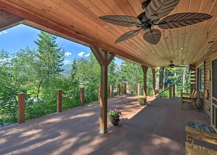 Holiday home Adventures: Cozy Log W/ Deck & Views! Alpine