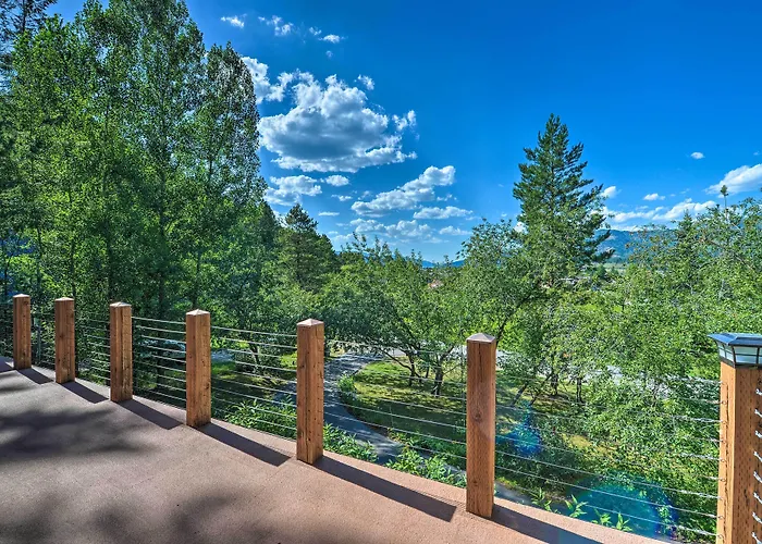Adventures: Cozy Log W/ Deck & Views! Holiday home