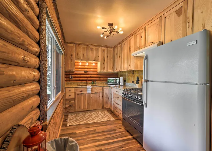 Adventures: Cozy Log W/ Deck & Views! Holiday home Alpine