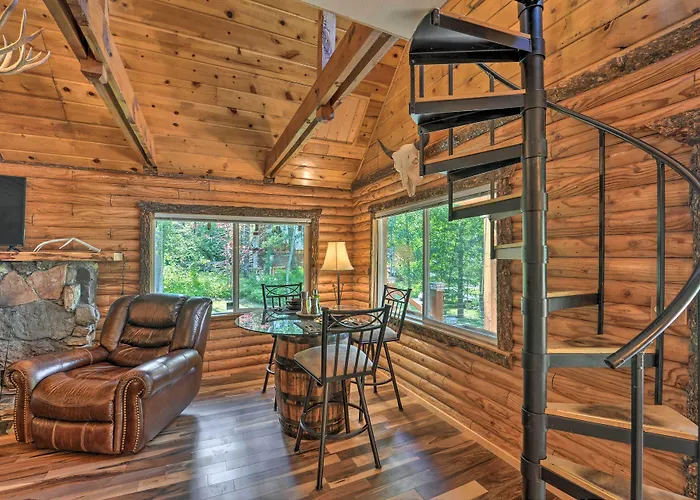 Adventures: Cozy Log W/ Deck & Views! Holiday home
